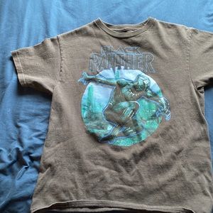 Boys’ 14/16 Black, Black Panther shirt.